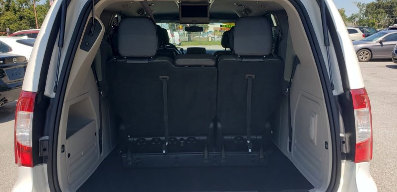 2014 Chrysler Town & Country Image 32
