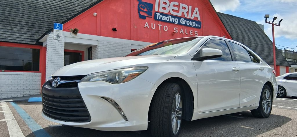 2017 Toyota Camry Image 2