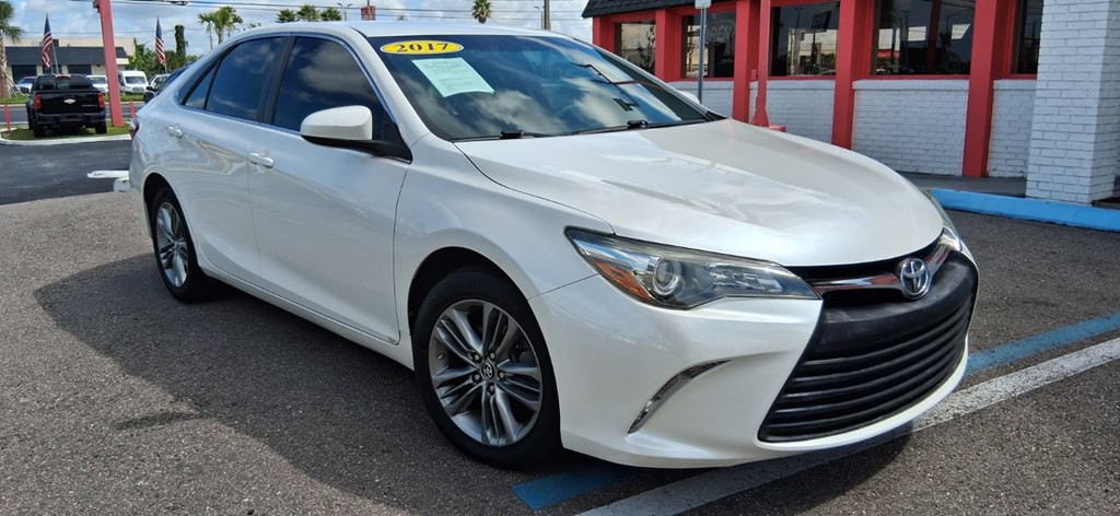 2017 Toyota Camry Image 3