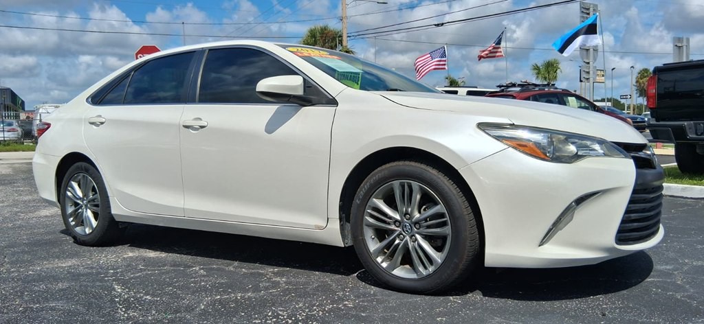 2017 Toyota Camry Image 5