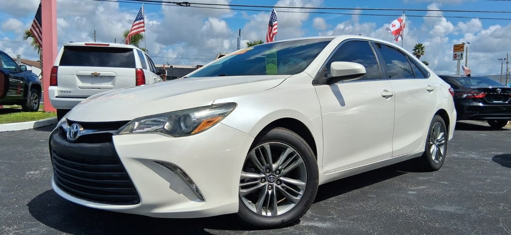 2017 Toyota Camry Image 6