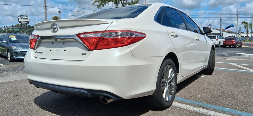 2017 Toyota Camry Image 9