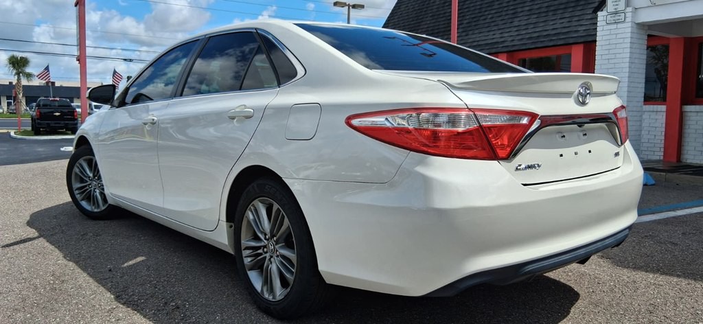 2017 Toyota Camry Image 10