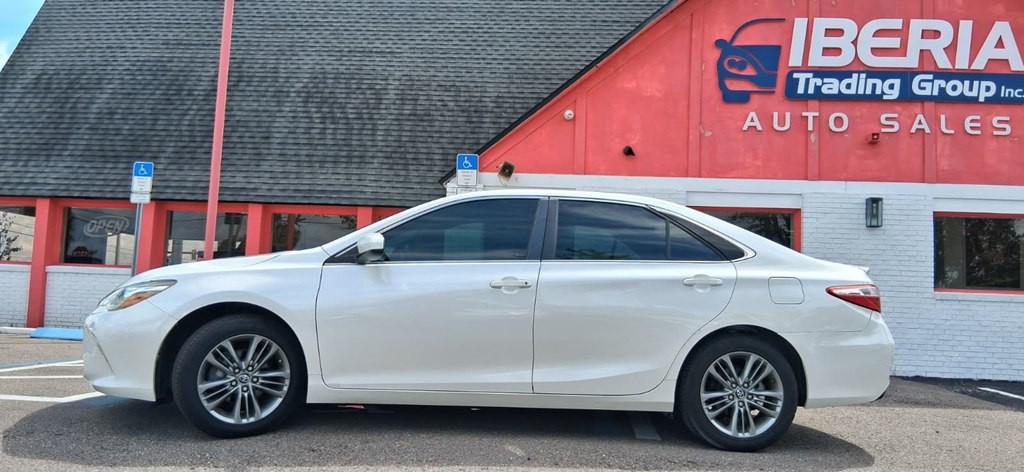 2017 Toyota Camry Image 11