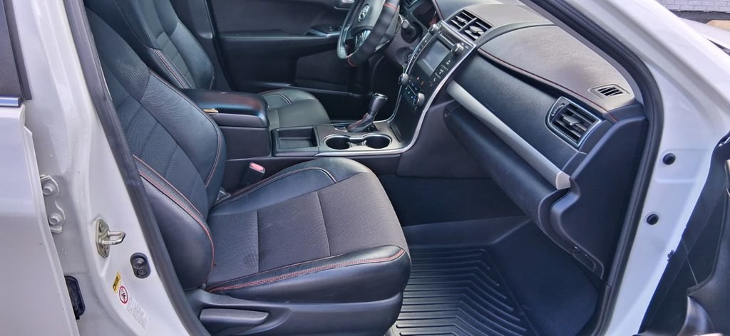 2017 Toyota Camry Image 14