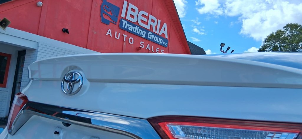 2017 Toyota Camry Image 32