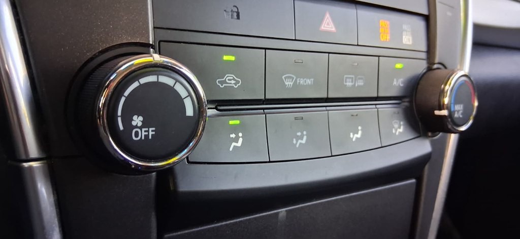 2017 Toyota Camry Image 15