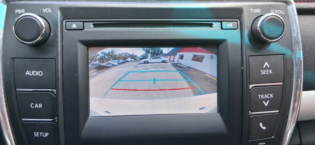 2017 Toyota Camry Image 18