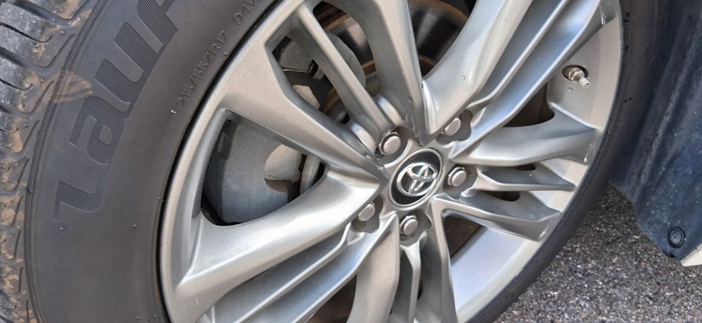 2017 Toyota Camry Image 31