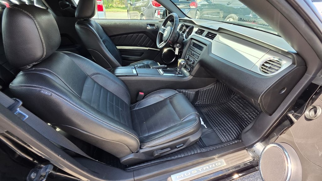 2011 Ford Mustang Image 22