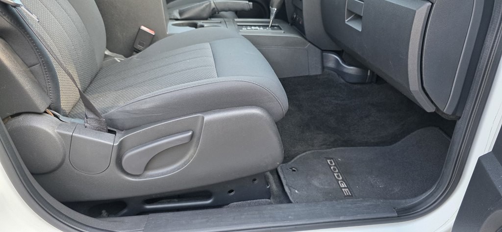 2011 Dodge Nitro Image 13