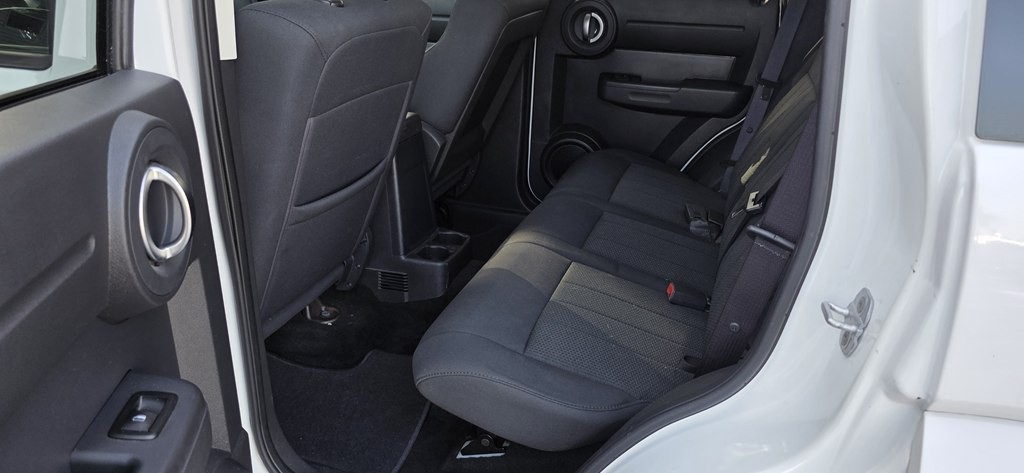 2011 Dodge Nitro Image 14