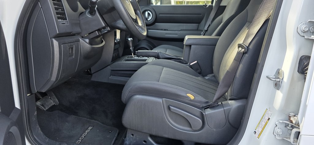 2011 Dodge Nitro Image 16