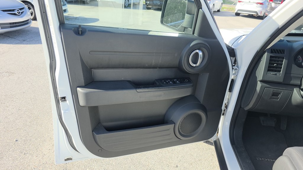 2011 Dodge Nitro Image 23