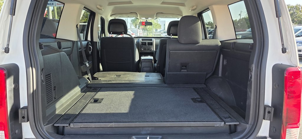 2011 Dodge Nitro Image 25