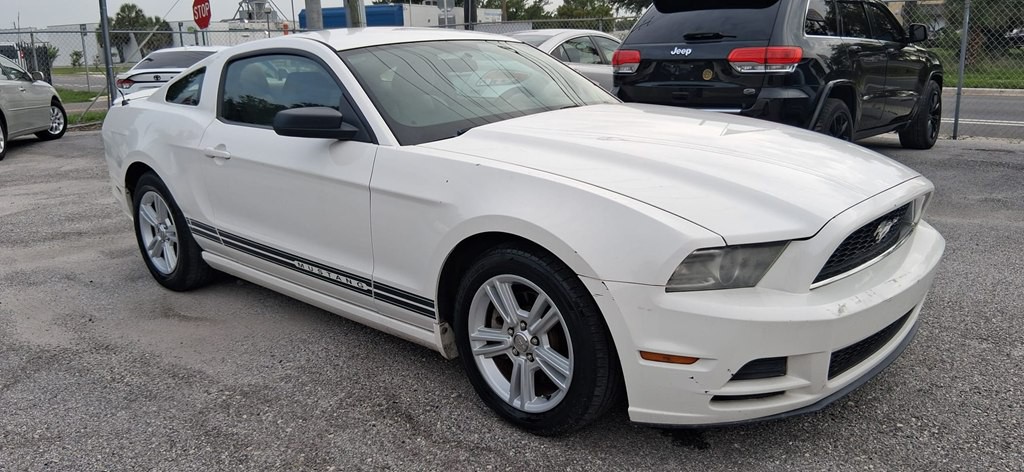 2013 Ford Mustang Image 2