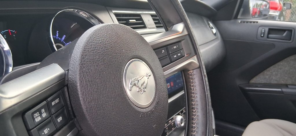 2013 Ford Mustang Image 9