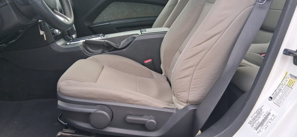 2013 Ford Mustang Image 14