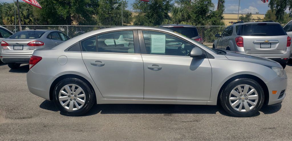 2011 Chevrolet Cruze Image 3