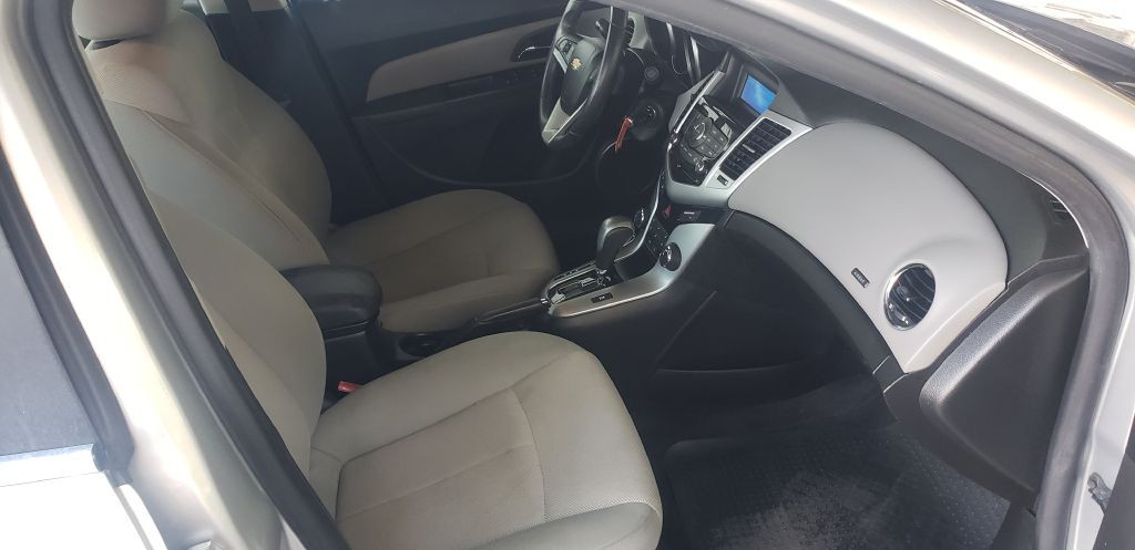 2011 Chevrolet Cruze Image 13