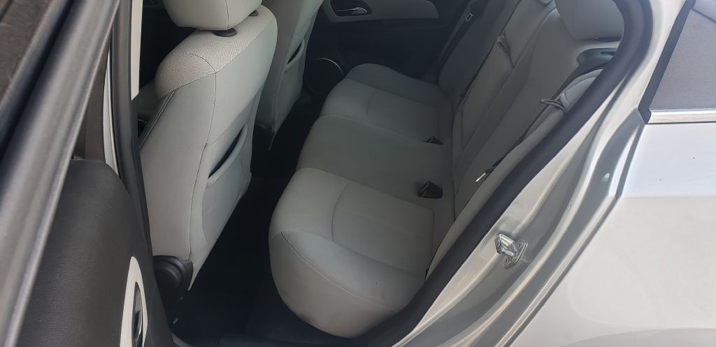 2011 Chevrolet Cruze Image 15