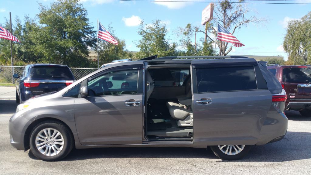2016 Toyota Sienna Image 35