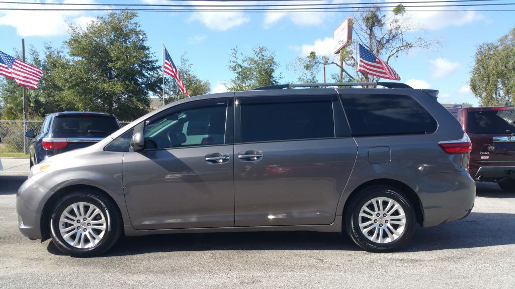 2016 Toyota Sienna Image 36