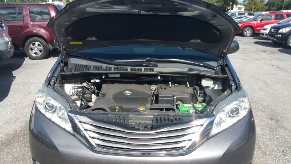 2016 Toyota Sienna Image 42