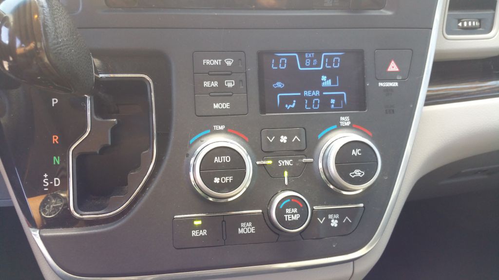 2016 Toyota Sienna Image 44