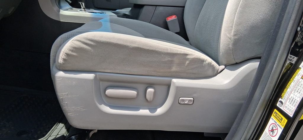 2015 Toyota Sequoia Image 34