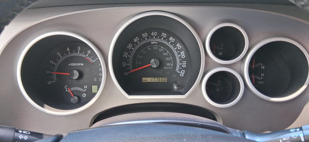 2015 Toyota Sequoia Image 9