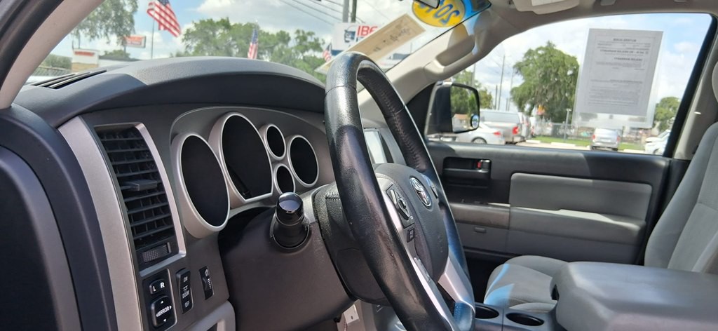 2015 Toyota Sequoia Image 12