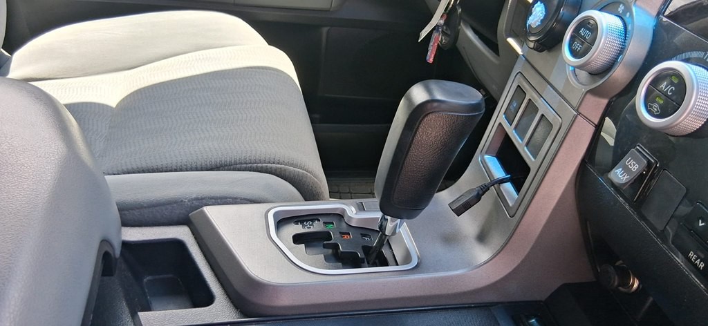 2015 Toyota Sequoia Image 18