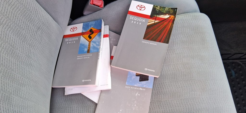 2015 Toyota Sequoia Image 24