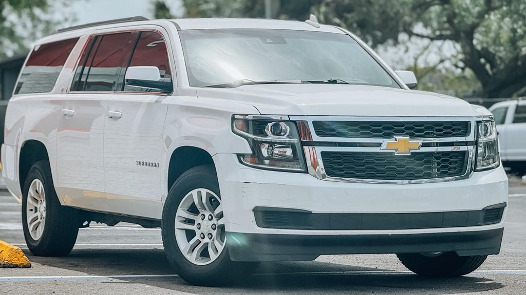 2015 Chevrolet Suburban Image 2