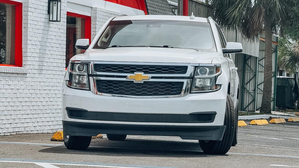 2015 Chevrolet Suburban Image 3