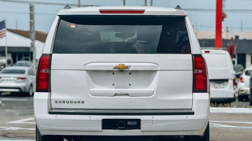 2015 Chevrolet Suburban Image 4
