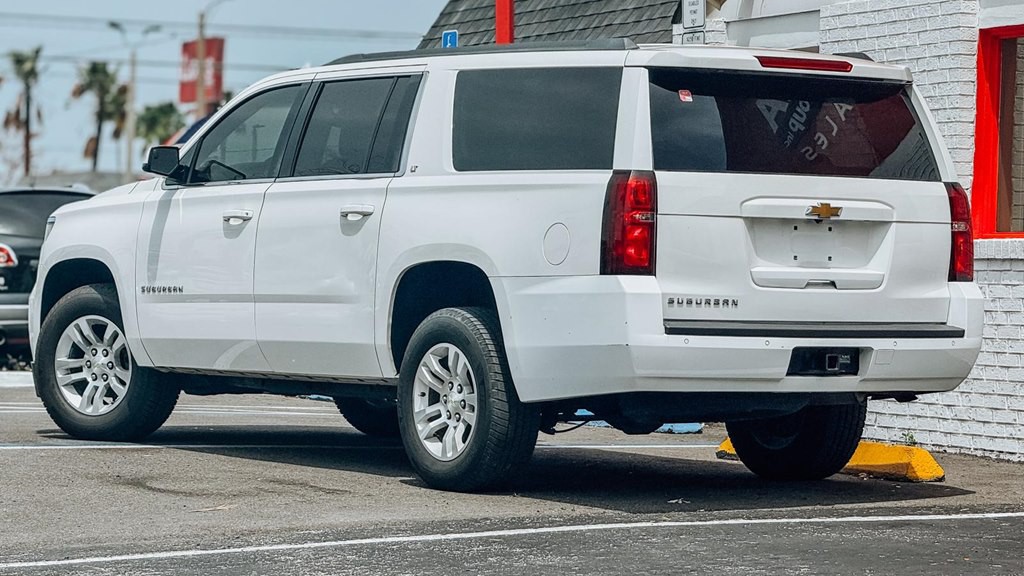 2015 Chevrolet Suburban Image 5