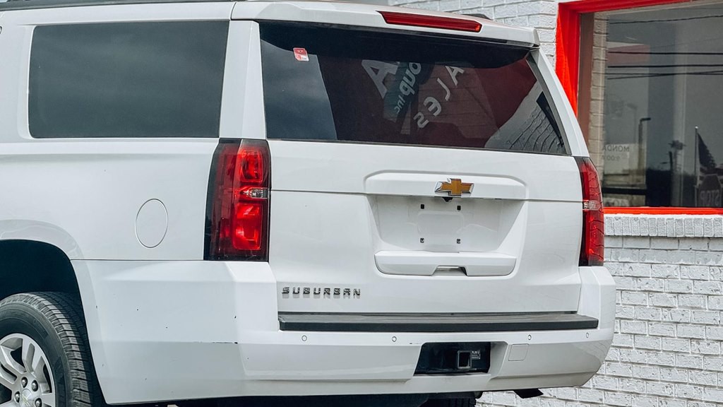 2015 Chevrolet Suburban Image 6