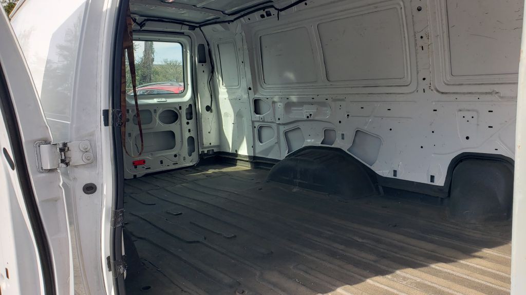 2014 Ford Econoline Image 20