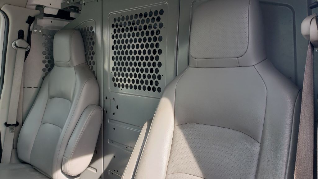 2014 Ford Econoline Image 32