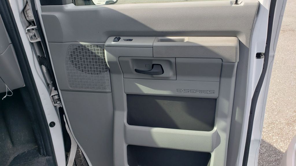 2014 Ford Econoline Image 34