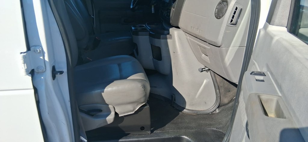 2014 Ford Econoline Image 17