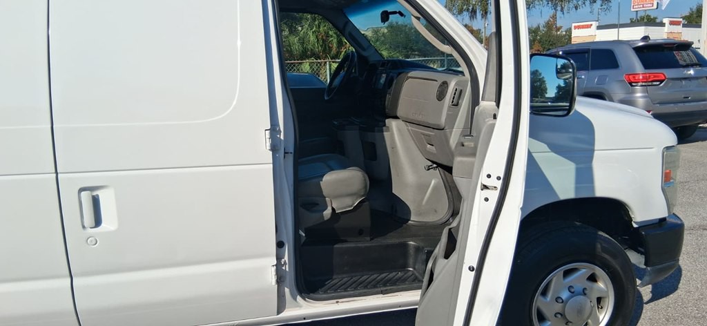 2014 Ford Econoline Image 18