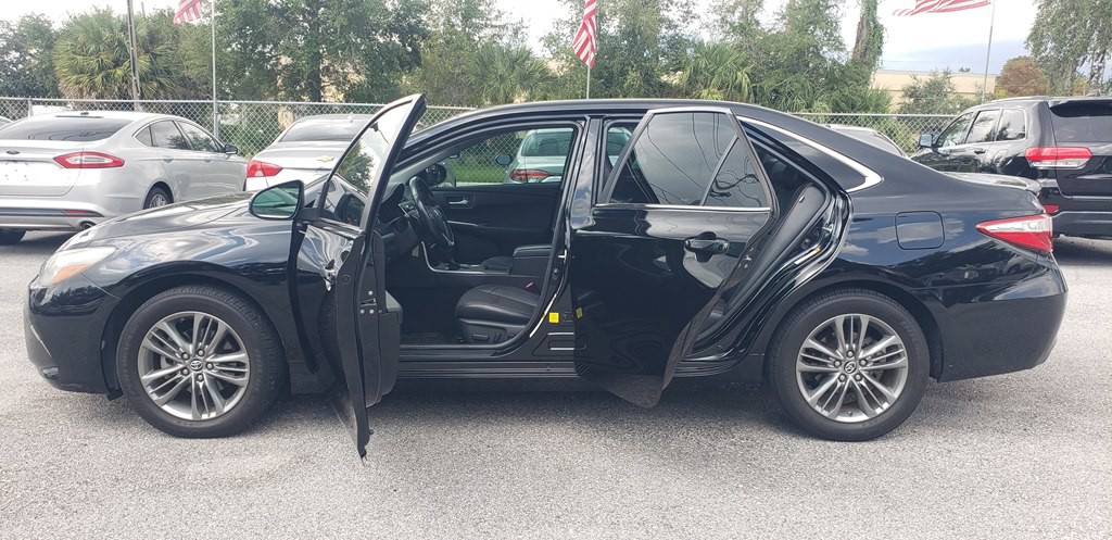 2016 Toyota Camry Image 10