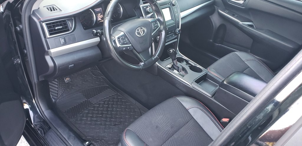 2016 Toyota Camry Image 13