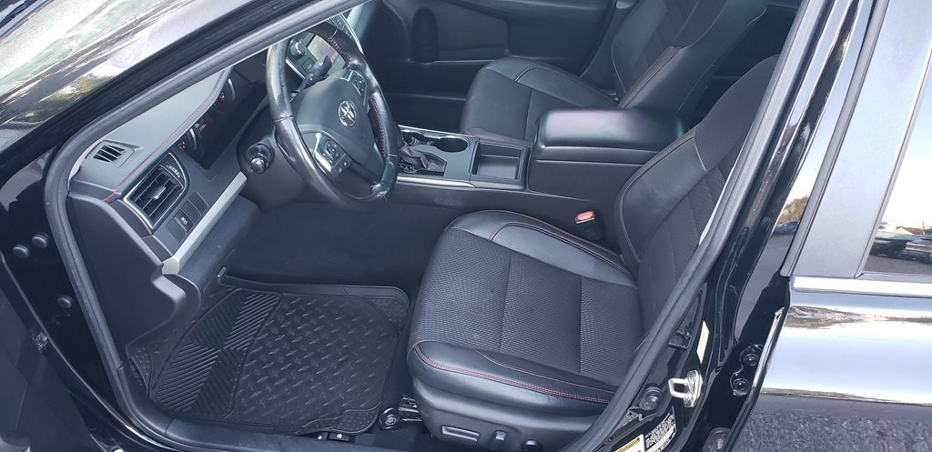 2016 Toyota Camry Image 19