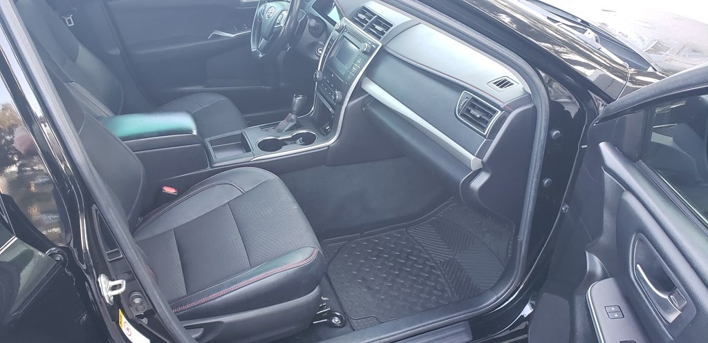 2016 Toyota Camry Image 22