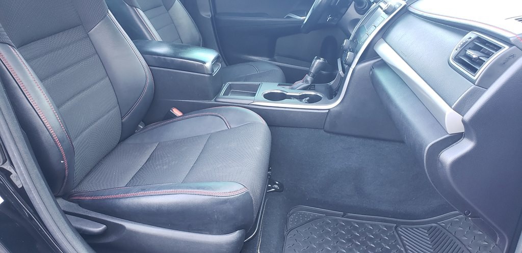 2016 Toyota Camry Image 25