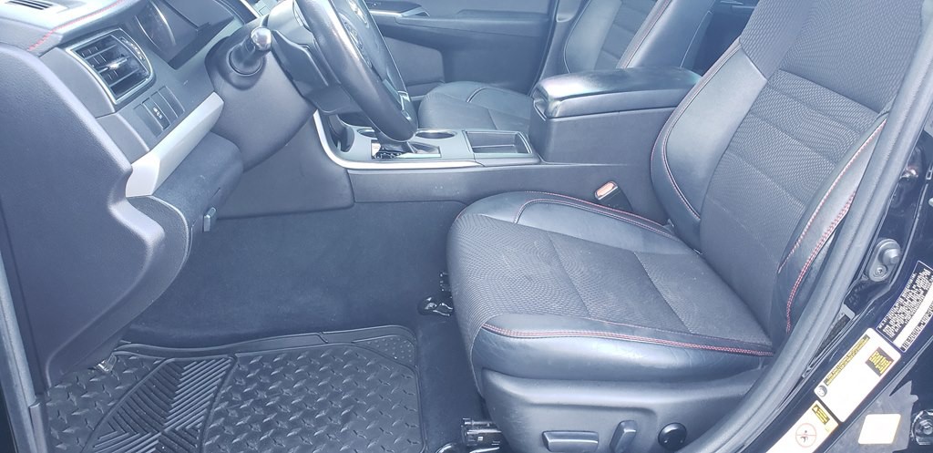 2016 Toyota Camry Image 27